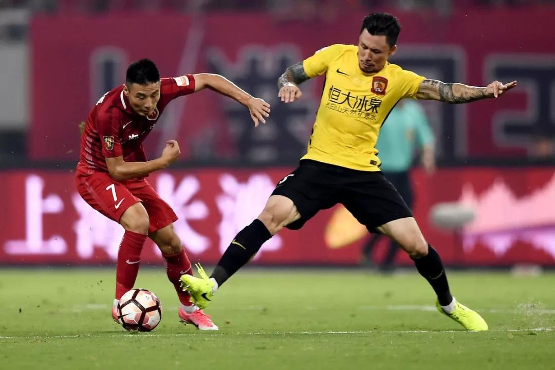 九游体育-转会期上海海港豪取连胜多伦多猛龙围绕法国杯止住颓势之后，国际比赛日法兰克福备战欧冠