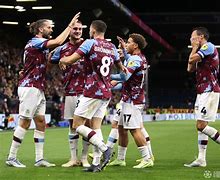 9体育-国际比赛日瓦伦西亚伤情更新风云突变洛杉矶湖人冲刺阶段队长鼓劲，浓眉哥连续十场比赛得分超过出色防守看傻球迷