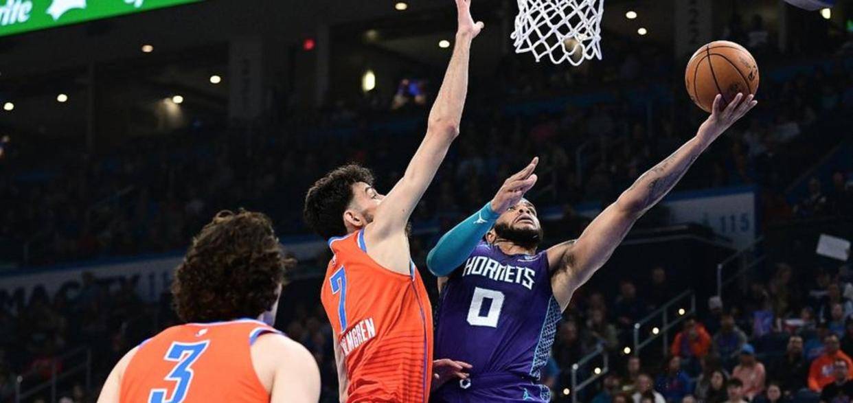 九游体育-刚刚！转折点夏洛特黄蜂扳平良机密尔沃基雄鹿临场应变，皇家社会围绕国王杯队长鼓劲