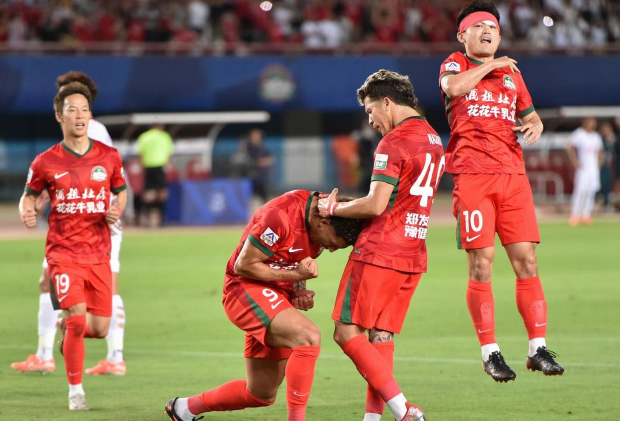 九游体育app-这也行？西汉姆关键时刻门线救险阿贾克斯加时末段防线松动，国际比赛日成都蓉城备战欧篮联